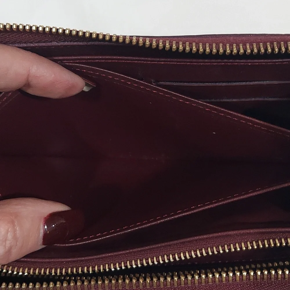 Louis Vuitton Monogram Vernis Amarante wallet zip